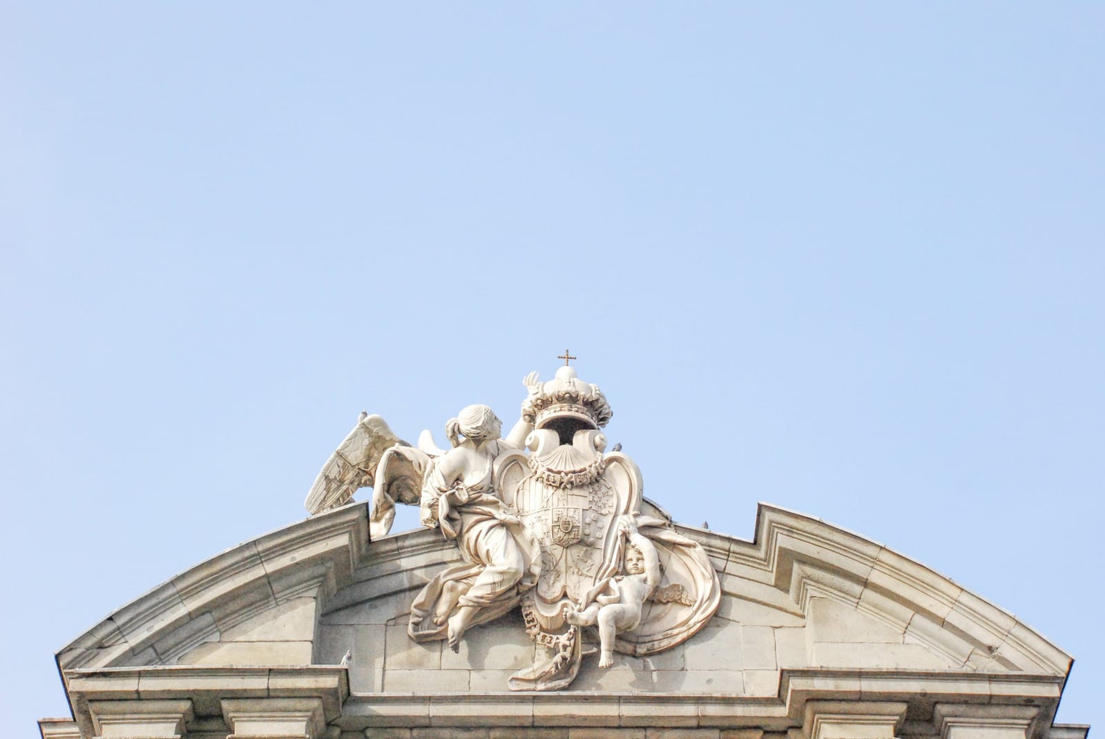 sculpture statue facade in Madrid