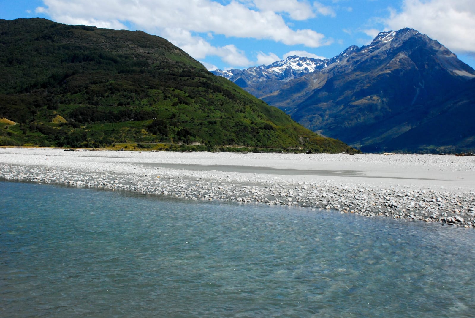 waterfront mountain landscape in New Zealand